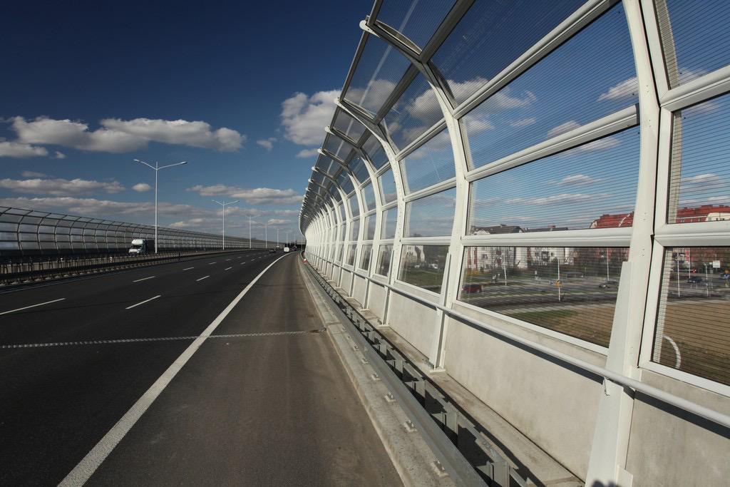 Highway noise barrier